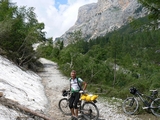 incontriamo residui di neve a 1600m